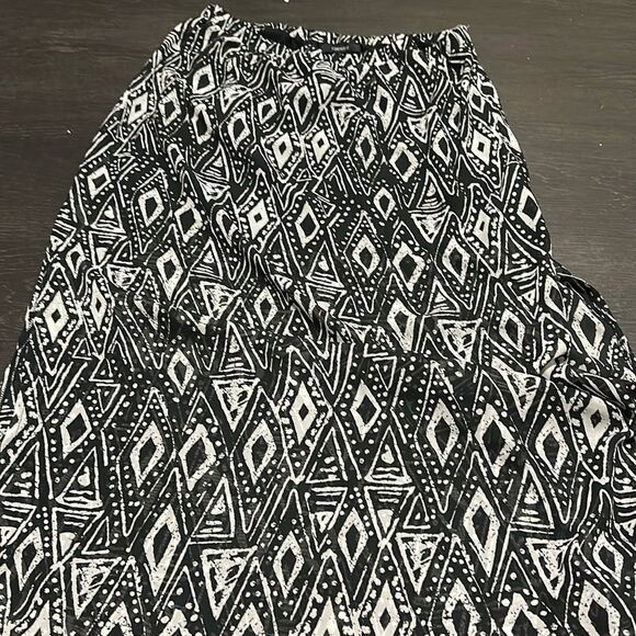 Forever 21 size medium long skirt - Picture 1 of 2